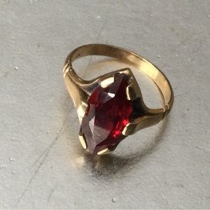 10K Yellow Gold and Garnet Ring